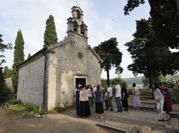 ОСАМ ВЕКОВА СПЦ: Чврста брана крхке државе